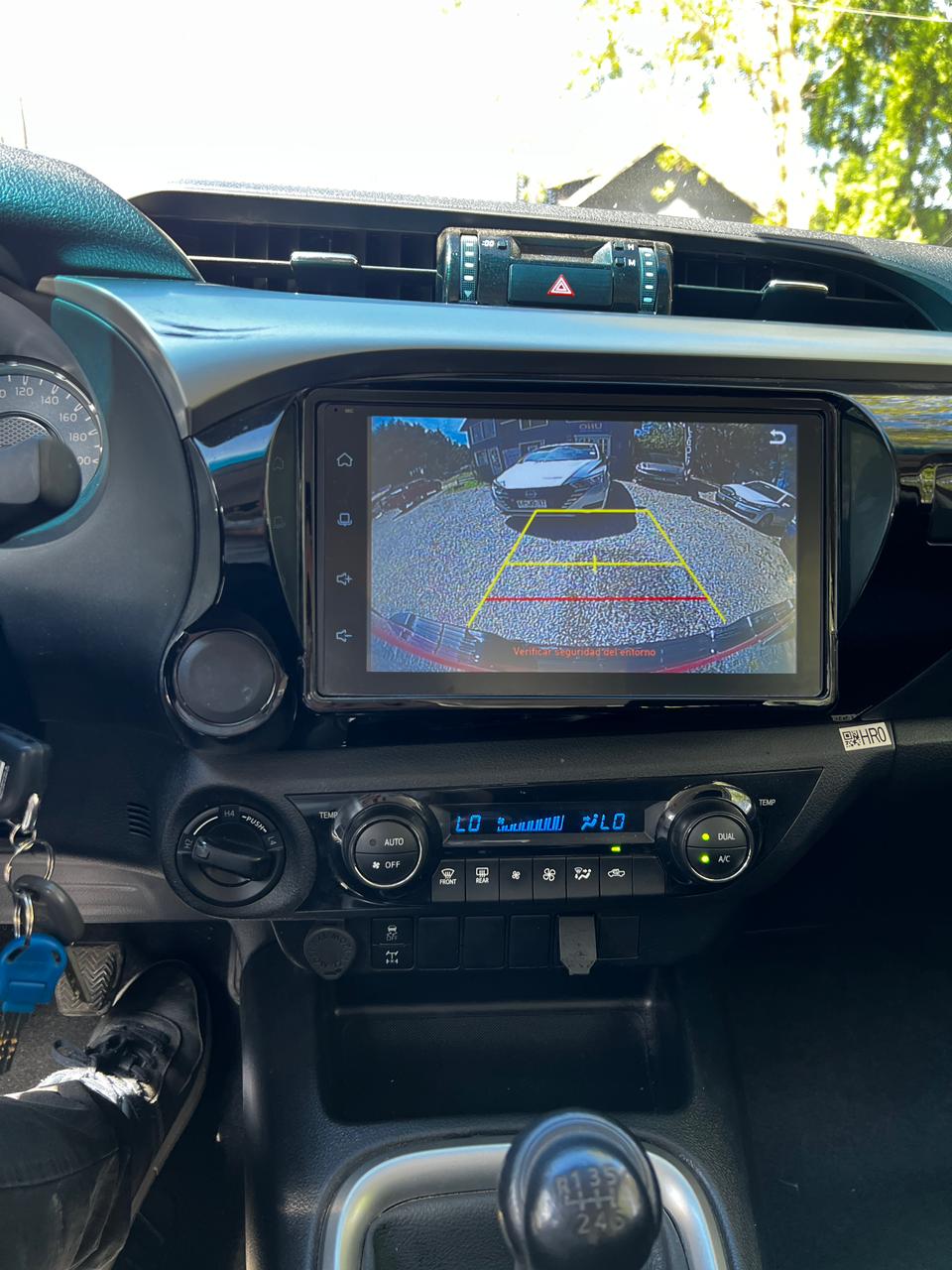 Toyota Hilux SR 2025 4x4