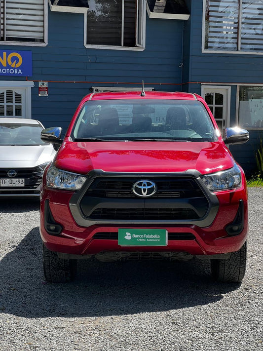 Toyota Hilux SR 2025 4x4