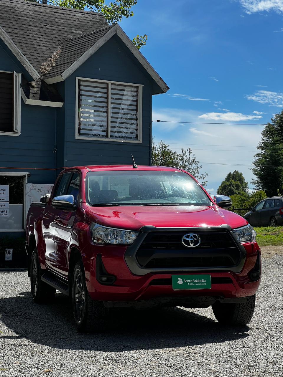 Toyota Hilux SR 2025 4x4