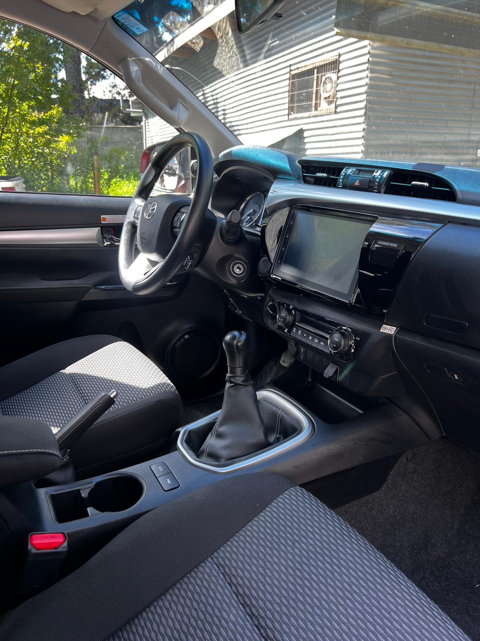 Toyota Hilux SR 2025 4x4