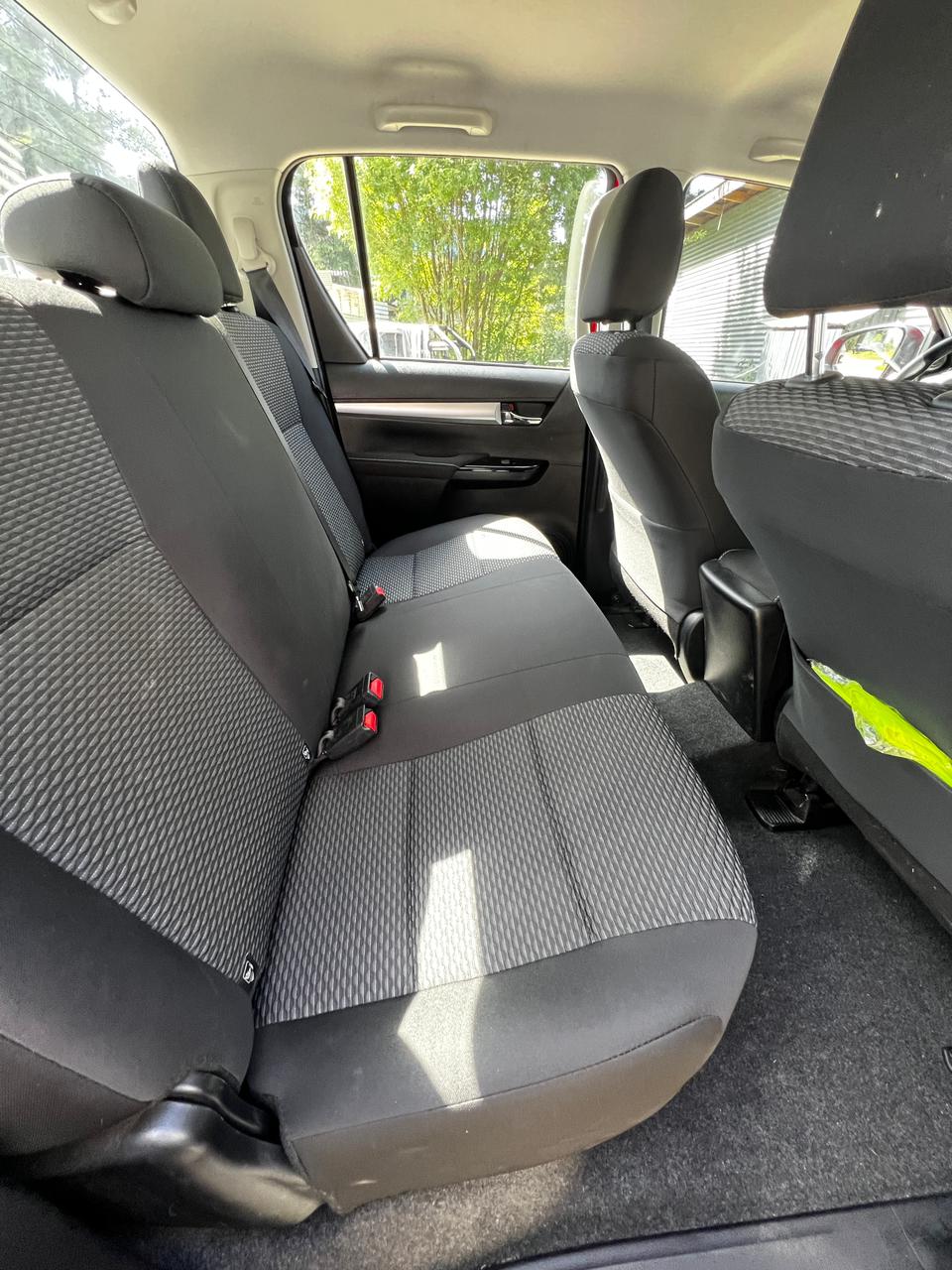 Toyota Hilux SR 2025 4x4