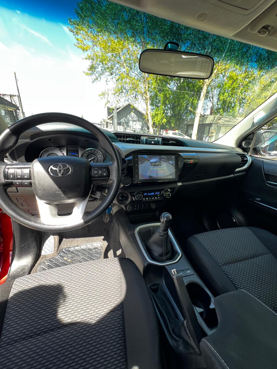 Toyota Hilux SR 2025 4x4