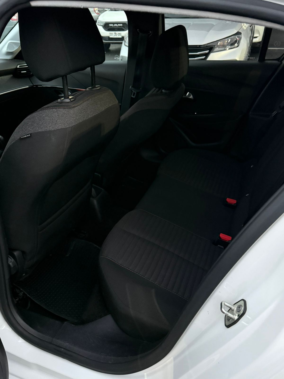Peugeot 208 2021
