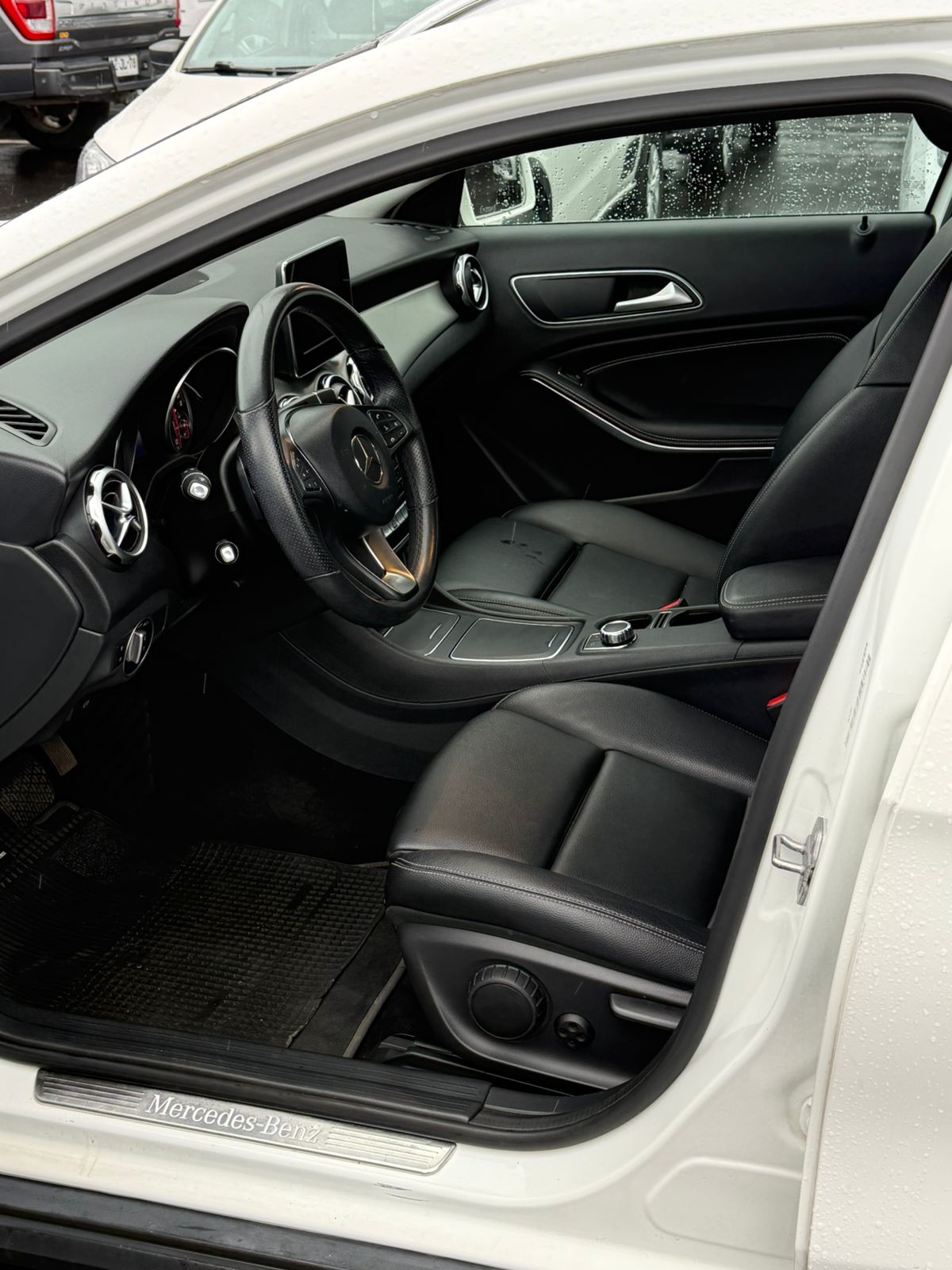 Mercedes Benz GLA 200