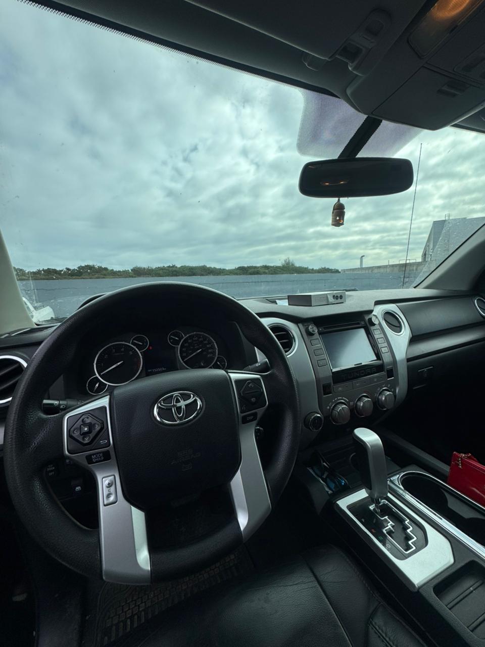 Toyota Tundra 5.7 4x4 2017