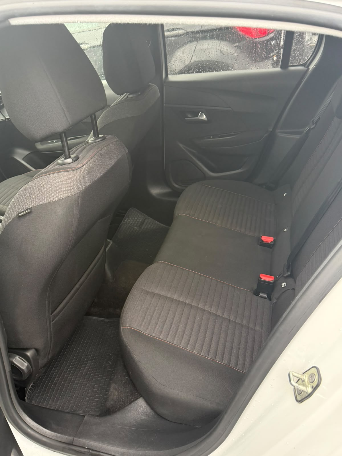 Peugeot 208 2021